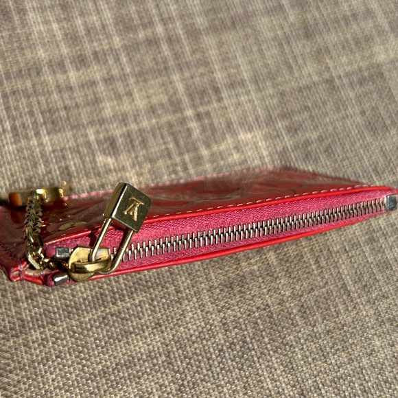 💯% Auth. Louis Vuitton Key Cles Vernis red - Picture 5 of 17